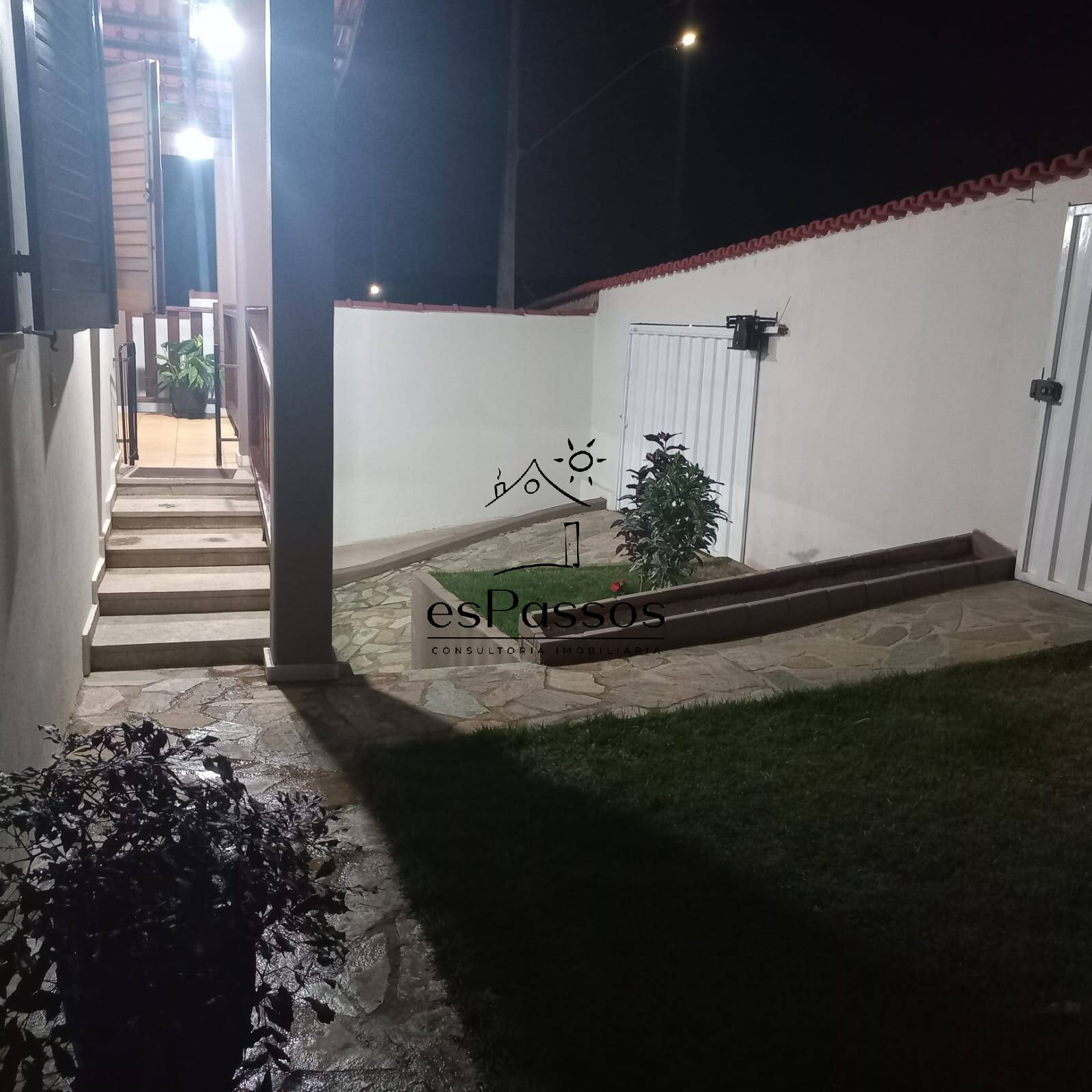 Casa à venda com 3 quartos, 360m² - Foto 1