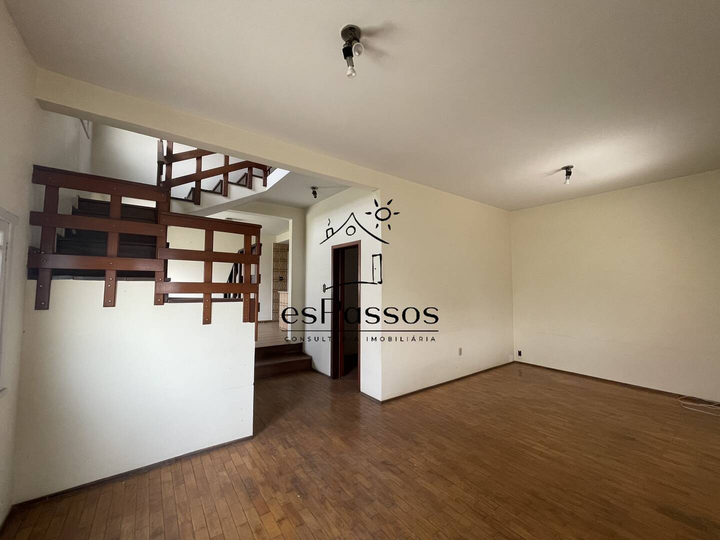 Casa à venda com 3 quartos, 390m² - Foto 2